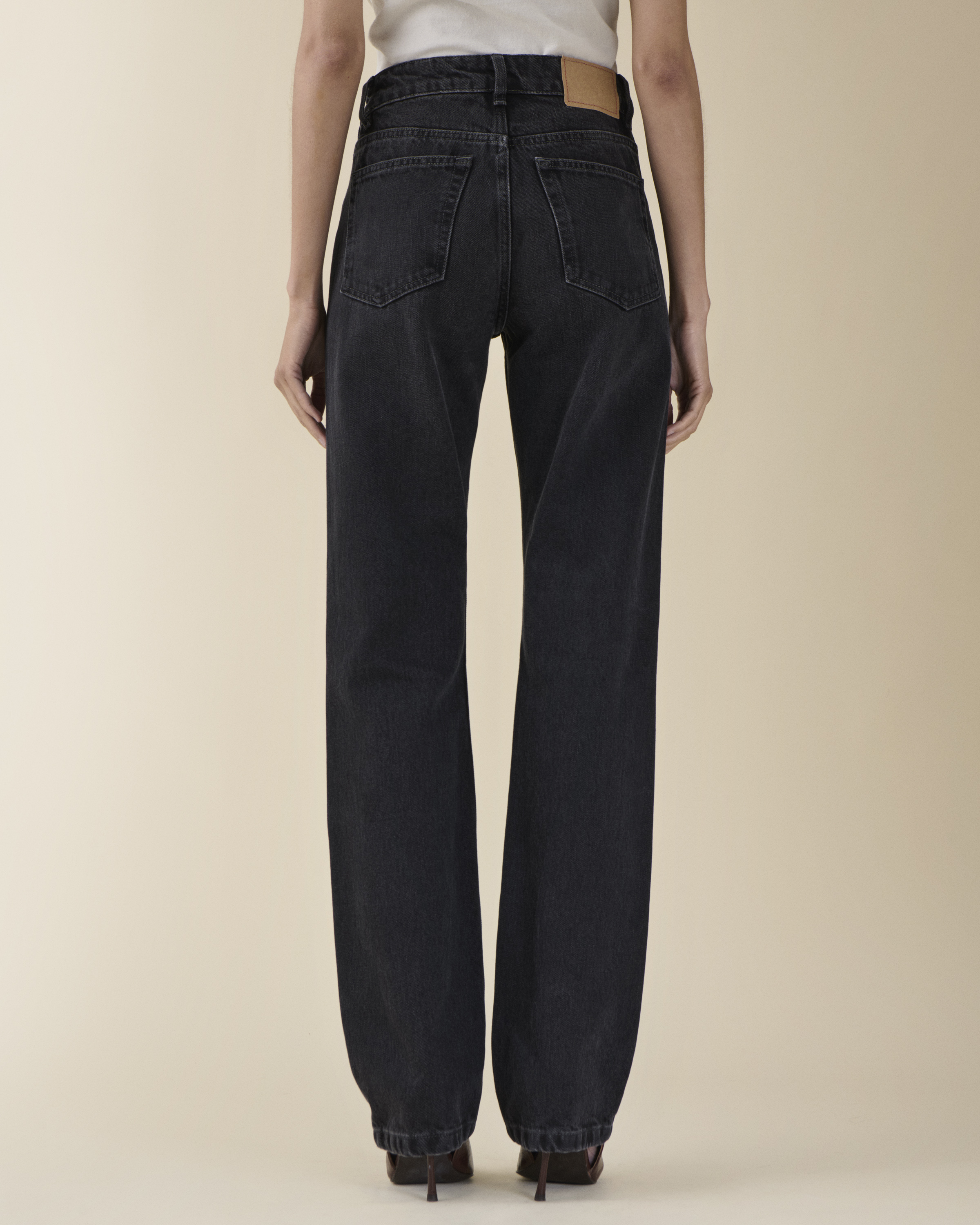 Jeanerica Sisli In Black